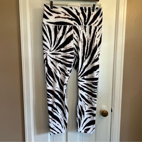 Fabletics PureLuxe Ultra High-Waisted 7/8 Legging - Picture 4 of 11